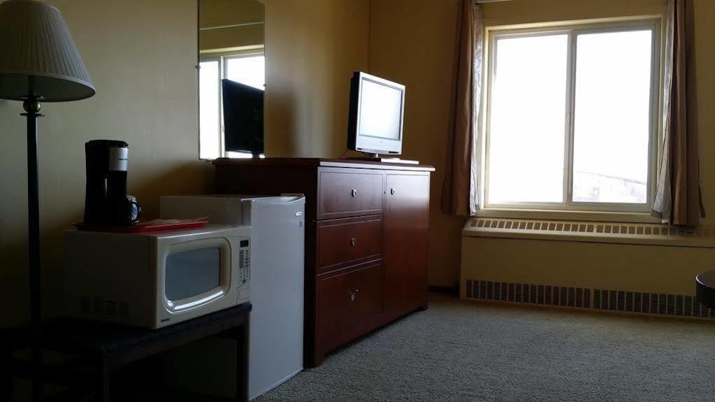 Beaver Hotel North Battleford Zewnętrze zdjęcie